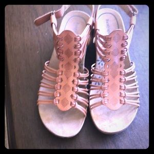 Bare traps wedges, brand new, size 7 1/2